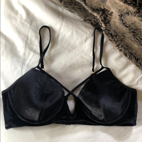 ❗️SOLD❗️NWOT Beach Bunny Dylan Underwire Top - Picture 1 of 5